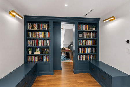 44 548 Sylvan Pl Cozy library corridor with built-ins