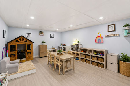 47. 18 Monument Bright and stylish children's playroom
