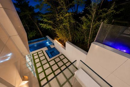49-31 Casta Modern illuminated courtyard with swimming pool