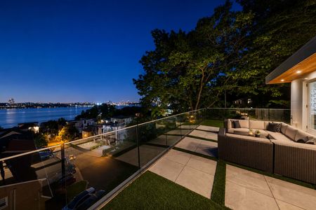 53-31 Casta Cozy waterfront terrace at dusk