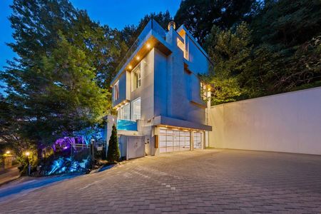 56-31 Casta Twilight elegance in modern architecture