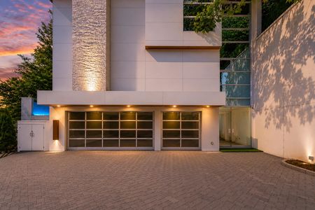 57-31 Casta Modern minimalist house at dusk