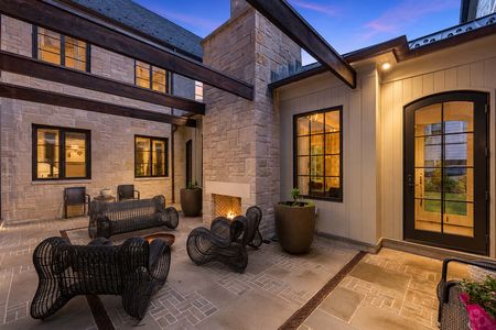 6 548 Sylvan. Pl Cozy rustic courtyard at dusk