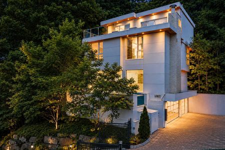 7-31 Casta Modern home at dusk amid forest1