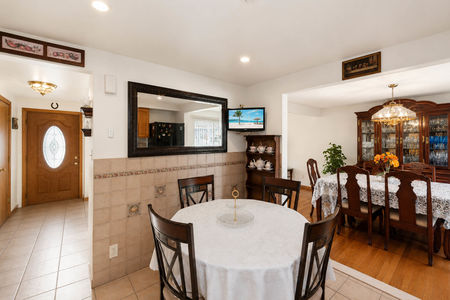 8. 224 US-206 Chester Cozy dining area with tropical accents