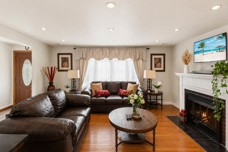 9. 224 US-206 Chester Cozy and bright suburban living room