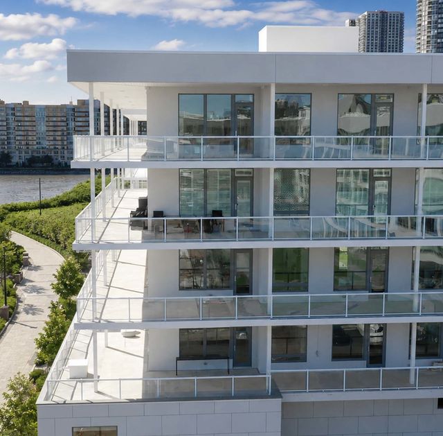 Glass House Glass House waterfront living by the skyline