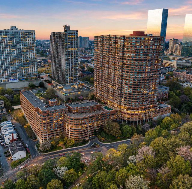 Th Palisades Condos Drone