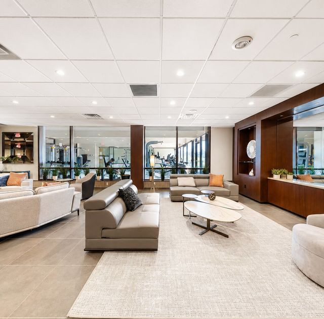 The Pearl Lobby