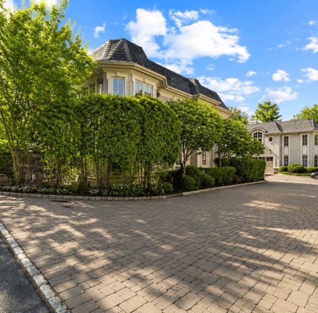 outside entrance driveway