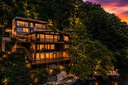 12.35 Shore Twilight lakeside house retreat