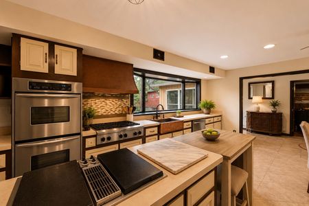 16. 933 River Rd. Cozy modern farmhouse kitchen interior
