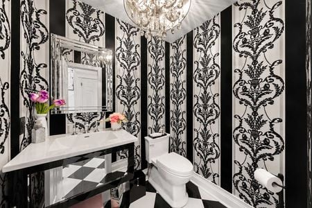 22. 5 Gates Pl. Glamorous black-and-white powder room