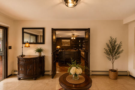 23. 933 River Rd. Warm and inviting entryway space