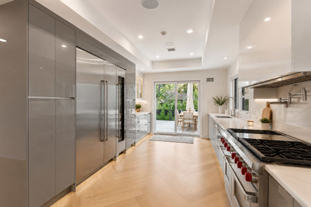 24. 35 Jane Modern luxury kitchen with garden view