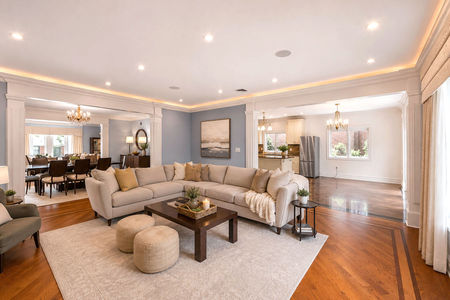 25 .335 Riverdale Elegant open-concept living space design