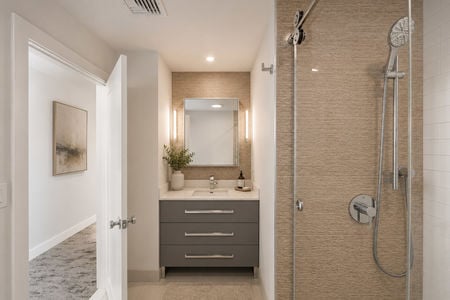 28. 35 Shore Modern bathroom with neutral tones