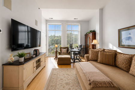 29. 26 Ave Port Imperial Cozy modern living room and office