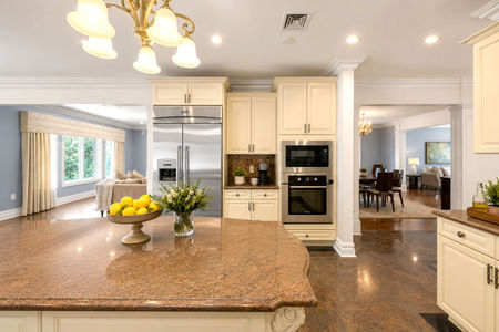 31. 335 Riverdale Elegant kitchen with modern fixtures