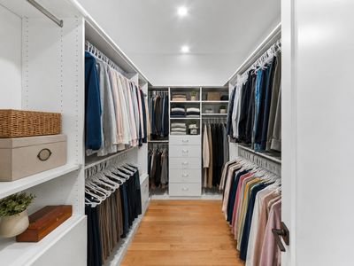 32. 14 Allison Drive - Contemp and Tidy Walk In Closet