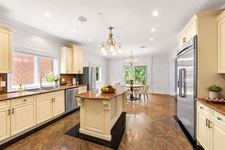33. 335 Riverdale Bright and airy kitchen with island
