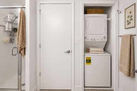 34. 26 Ave Port Imperial Minimalist bathroom and laundry nook
