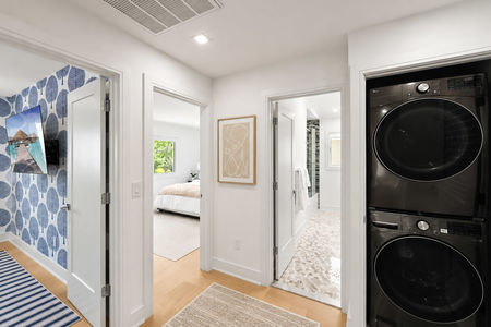 35. 35 Jane Contemporary hallway with tropical accents