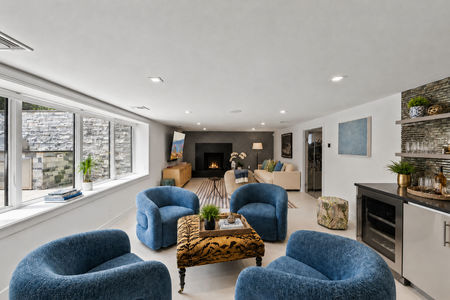 39. 35 Jane Modern lounge with cozy seating area