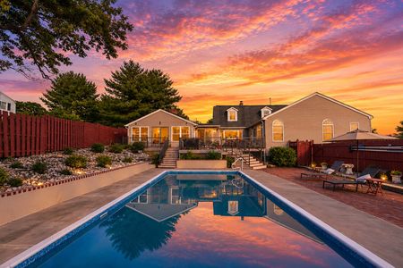 46. 933 River Rd. Tranquil sunset by the pool