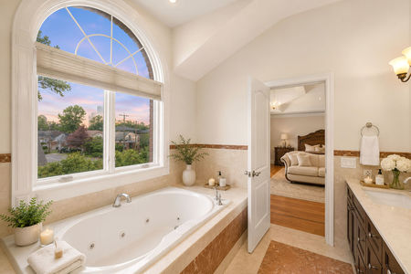 48. 335 Riverdale Elegant bathroom with sunset view