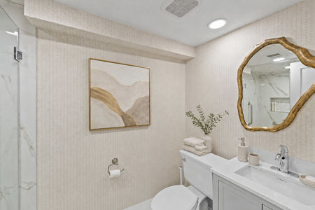 48. 35 Jane Modern minimalist bathroom with abstract art