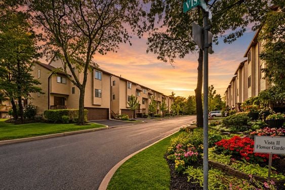 5 Kings Sunset over suburban townhouse street
