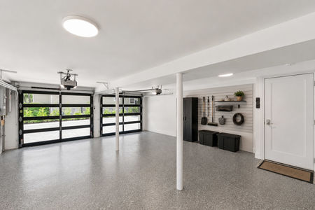 50. 35 Jane Modern and minimalist garage interior
