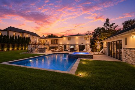 8. 35 Jane Luxurious twilight backyard retreat