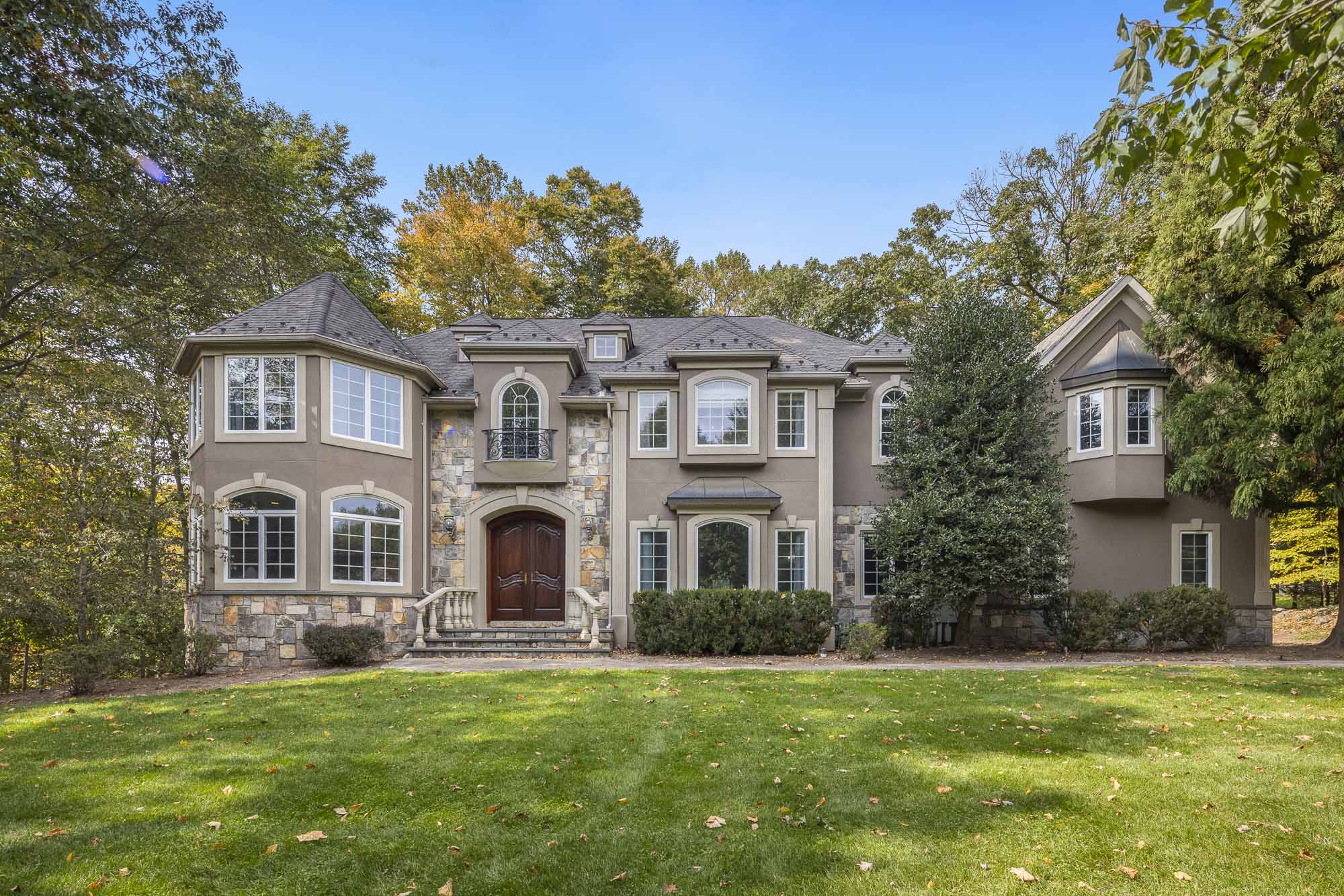 Front Exterior 11 Cobblestone Dr Upper Saddle River
