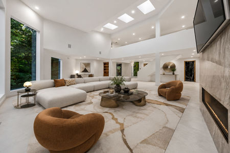 0.10. 1 Lambs Luxurious Double-Height Living Room