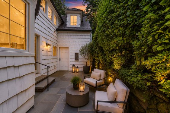 0.13 16 N Brae Cozy Twilight Patio Retreat