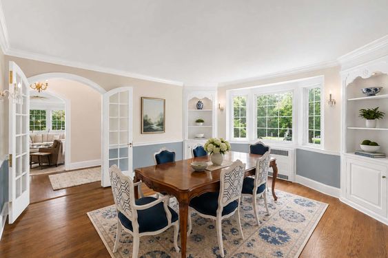 0.28 16 N Brae Elegant Traditional Dining Room Interior