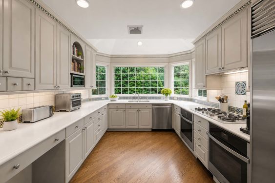 0.29 16 N Brae Bright Cream Kitchen with Garden Views