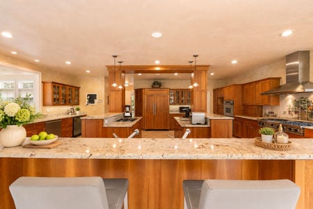 0.30 38 Bridle Way Saddle River NJ Warm Modern Kitchen with Granite Island