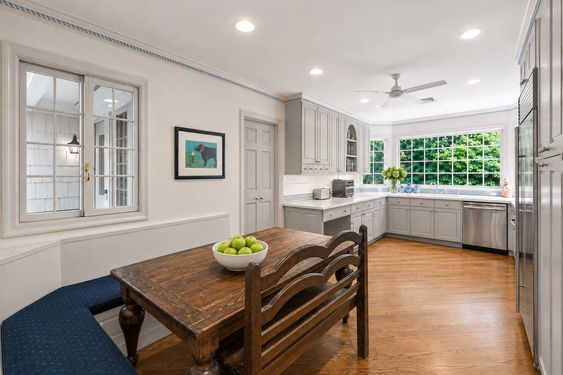 0.31 16 N Brae Bright Farmhouse Kitchen Dining Nook