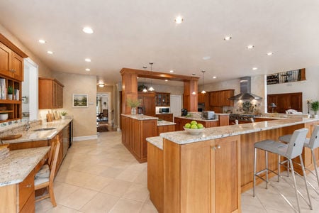 0.31e 38 Bridle Way Saddle River NJ Warmly Lit Open Kitchen Interior