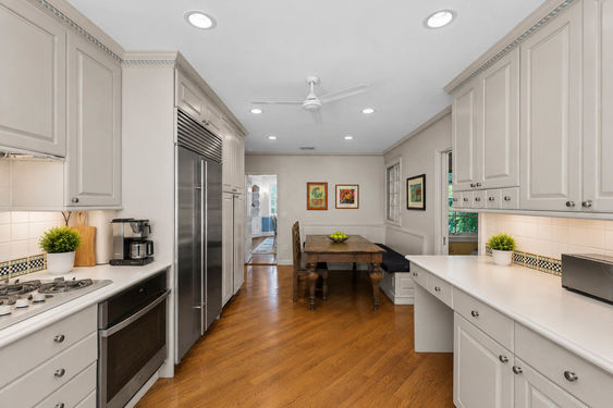 0.32 16 N Brae Bright Galley Kitchen with Cozy Dining Nook