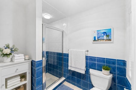0.33e 38 Briddle Way Saddle River NJ Full Bathroom