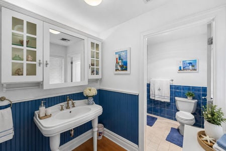 0.33e 38 Bridle Way Saddle River NJ Nautical Blue-and-White Bathroom Retreat
