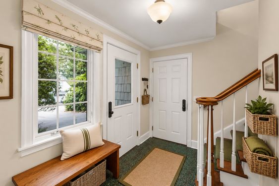0.34 16 N Brae Bright Green-Accented Mudroom Entryway