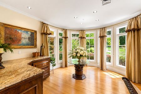 0.34c 38 Bridle Way Saddle River NJ Elegant Sunlit Bay Window Nook