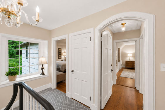 0.41 16 N Brae Bright Traditional Upstairs Landing