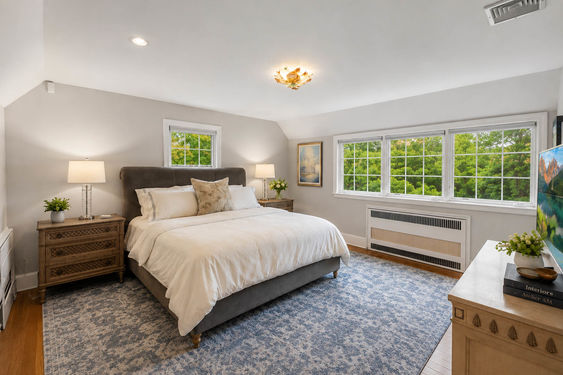 0.42 16 N Brae Bright Modern Bedroom Retreat