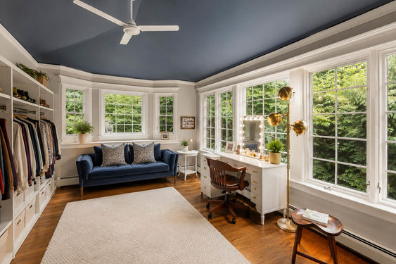 0.44 16 N Brae Sunlit Blue-Ceiling Dressing Lounge